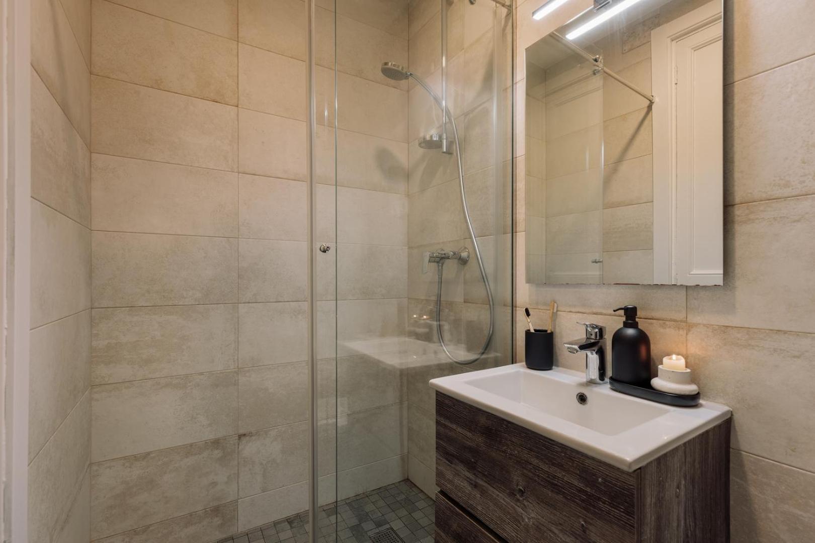 Kuleli - 2 Bedrooms And Office In Eixample Dreta Apartment *